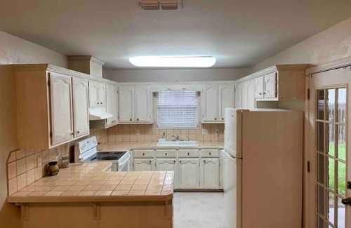 Mission House | Home in Mission great location! Safe and quiet neighborhood. Tvs in every room.