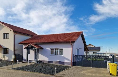 Arad Villa | Home in Residential Neighborhood