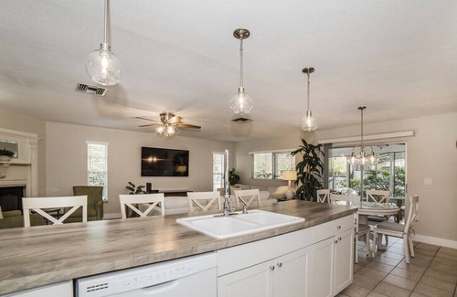 Carrollwood House | ⭐⭐⭐⭐⭐Home in Safe area~ Grill, Bikes, Beach gear, 2 Patios,