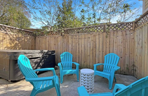 Beach Institute House | Home In South Historic District with Hot Tub