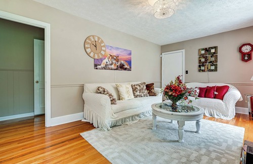Temple House | Home in Temple w/ Screened Porch + Gas Fireplace!