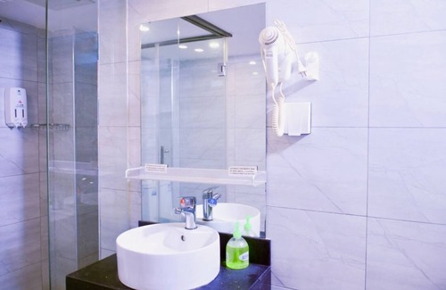 Changning Hotel | Home Inn Shanghai Songhong Road Metro