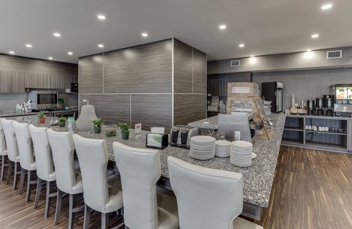 Stonebridge Hotel | Home Inn & Suites Saskatoon South