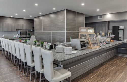 Stonebridge Hotel | Home Inn & Suites Saskatoon South