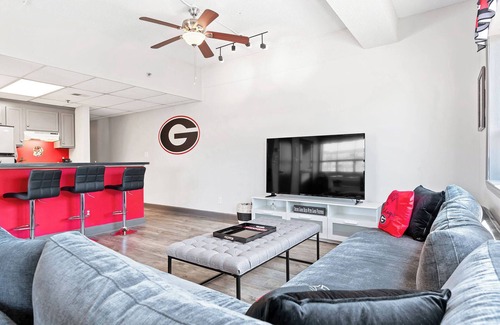 Athens Condo | Home is Where the Arch is | Across from UGA!