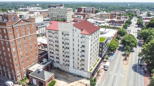 Athens House | Home is Where the Arch is - Across from UGA