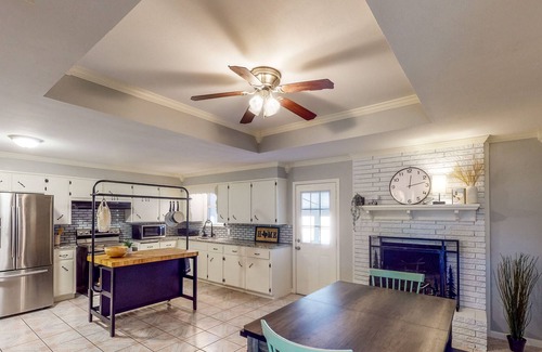 Waco House | Home Just Outside Downtown Waco - Large Dog-Friendly Yard, Firepit, Fireplace