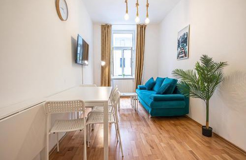 Penzing Apartment | Home Like 2BR Apt Near Wien Penzing