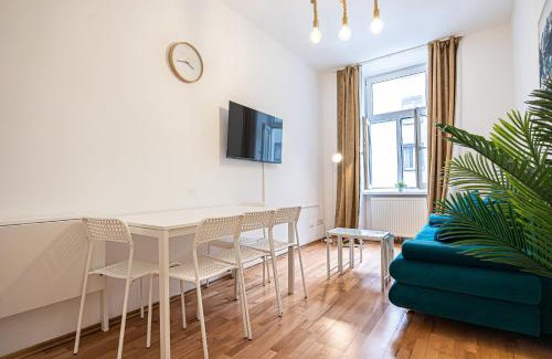 Penzing Apartment | Home Like 2BR Apt Near Wien Penzing