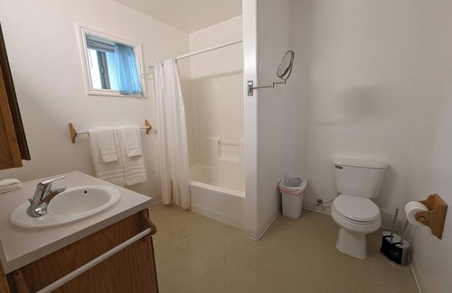 Hot Springs Cabin | Home-like Cabin Room - Room 144