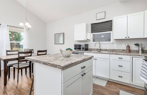 Arena District House | Home Near Riverwalk, Frost Bank Center, w/King Bed