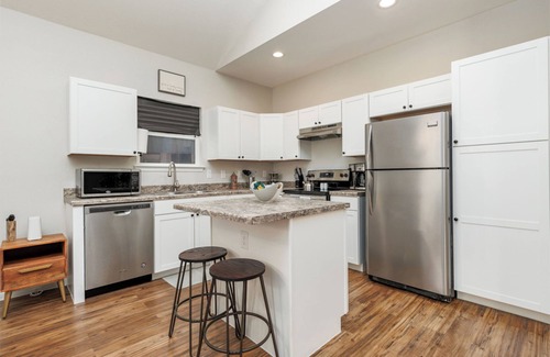 Arena District House | Home Near Riverwalk, Frost Bank Center, w/King Bed