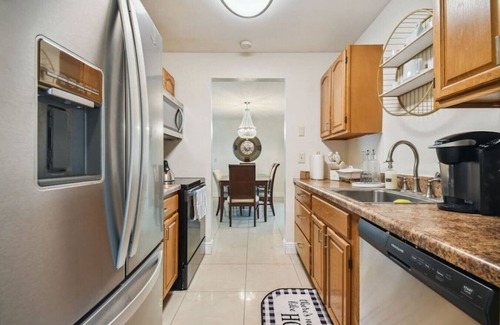 Spring Hill House | Home Near Weeki Wachee, King Bed, Huge Backyard