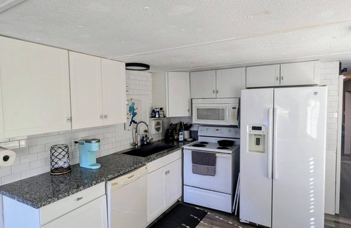 Weeki Wachee Gardens House | Home on canal near Rogers Park, 2 docks, water access to the Gulf, sleeps 10