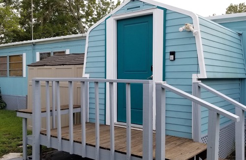 Weeki Wachee Gardens House | Home on canal near Rogers Park, 2 docks, water access to the Gulf, sleeps 10
