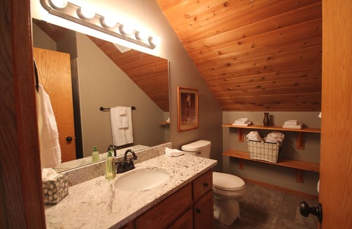 Rochester House | Home On Peaceful Golf Course Lot in Rochester 6 Miles from Mayo Clinic