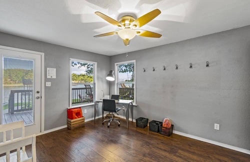 Enchanted Oaks House | Home ON the lake w/dock, gameroom/firepit. 2 FULL bath, 2 KING beds