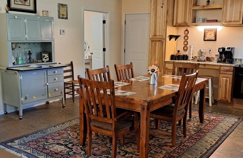 Huntsville Cottage | Home on the Ranch