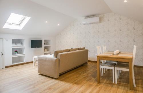 Sao Joao de Deus Apartment | Home Out Rooms & Apartments