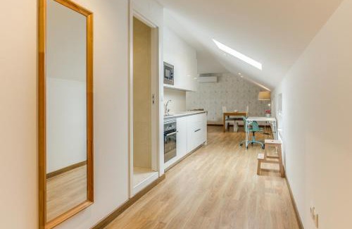 Sao Joao de Deus Apartment | Home Out Rooms & Apartments