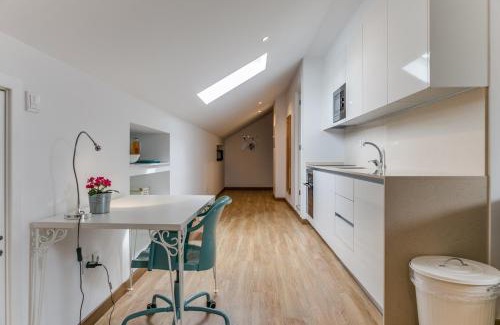 Sao Joao de Deus Apartment | Home Out Rooms & Apartments