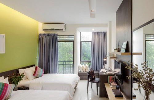 Hua Mak Apartment | @Home Residence