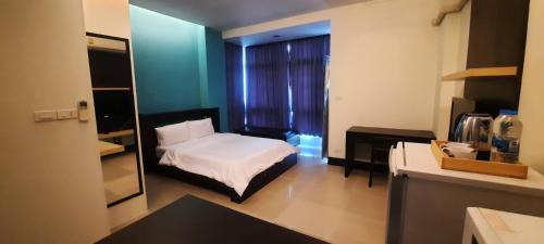 Hua Mak Apartment | @Home Residence