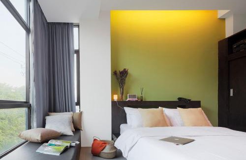 Hua Mak Apartment | @Home Residence