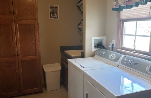 Lancaster House | Home Sleeps 12- Sits on 5.24 acres with restaurants & stores within 3 minutes.