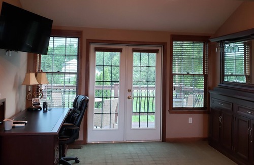Lancaster House | Home Sleeps 12- Sits on 5.24 acres with restaurants & stores within 3 minutes.