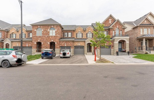 Brampton House | Home Stay Canada