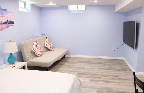 East Credit Apartment | Home Stay near the Airport