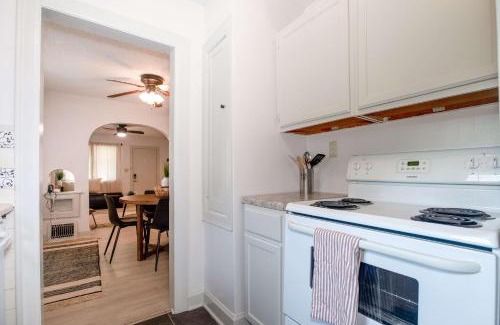 Sunnyside House | Home Sweet Home - Loft 3 BR - 1 BA WIFI SMART TV