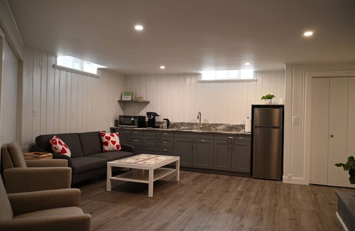 Superior House | Home Sweet Home/NEW Reno 2 BDR/10 mins to Duluth