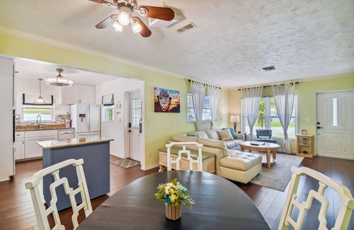 Clearwater House | Home Sweet Home: Your Coastal Haven minutes from Dunedin & Clearwater Beach!