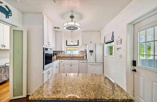 Clearwater House | Home Sweet Home: Your Coastal Haven minutes from Dunedin & Clearwater Beach!