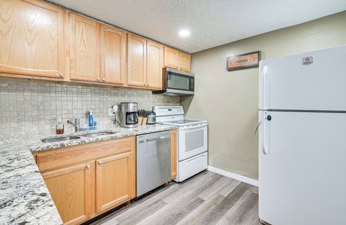 Northlakes House | Home w/Lanai: 12 Mi to Busch Gardens Tampa Bay!