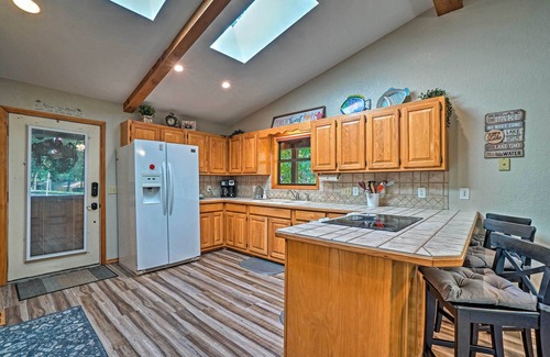 Arrow Point House | Home w/Large Deck on Table Rock Lake!