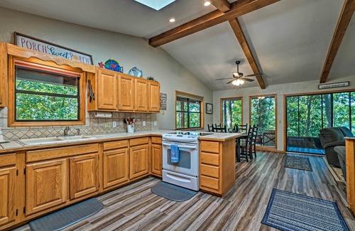 Arrow Point House | Home w/Large Deck on Table Rock Lake!