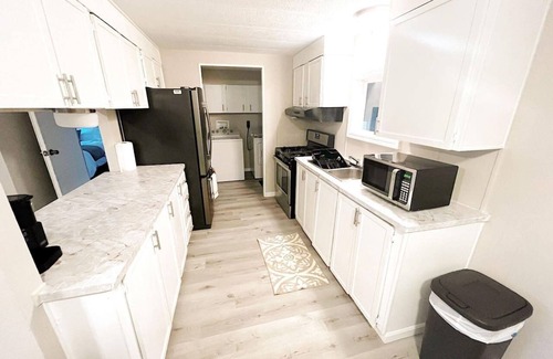 Leo-Cedarville House | Home w/Master King Suite And Garage