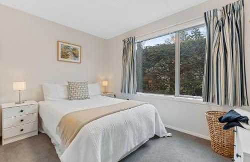 Wanaka House | Home with Alpine Views Wanaka