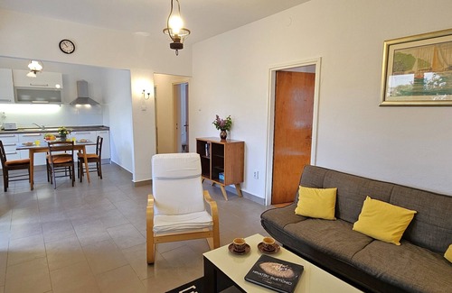 Cove Makarac (Milna) House | Home with garden, terrace and bike/boat storage, 30m from beach & great cafe bar