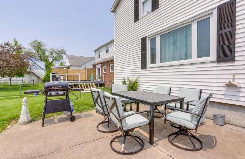 Port Clinton House | Home with Screened-In Porch Less Than 1 Mi to Lake Erie