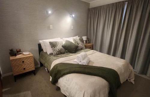 Rotorua House | Home with spa, sauna, garden in prime location