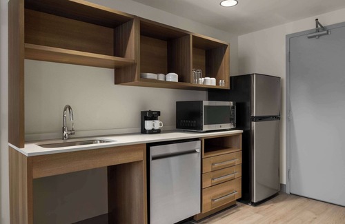 Holly Hotel | Home2 Suites by Hilton Austin East Side 5th Street