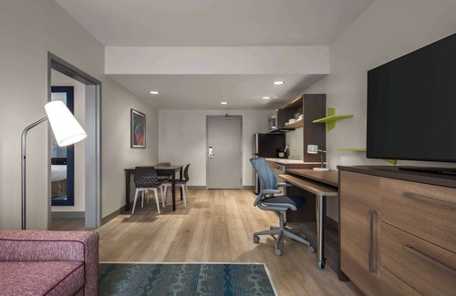 Holly Hotel | Home2 Suites by Hilton Austin East Side 5th Street