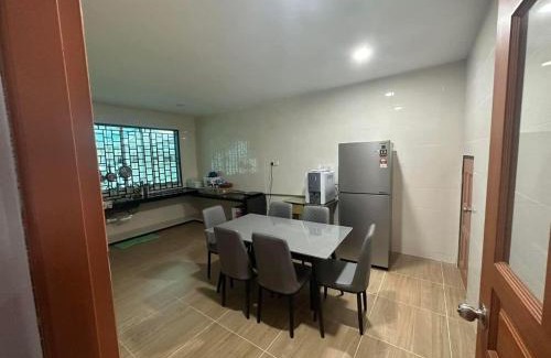 Sibu House | Home2828Stay