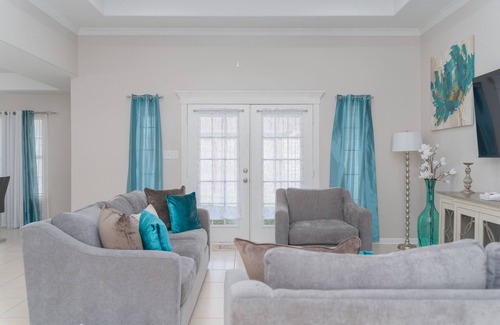 Brownsville House | Homeaway from Home!