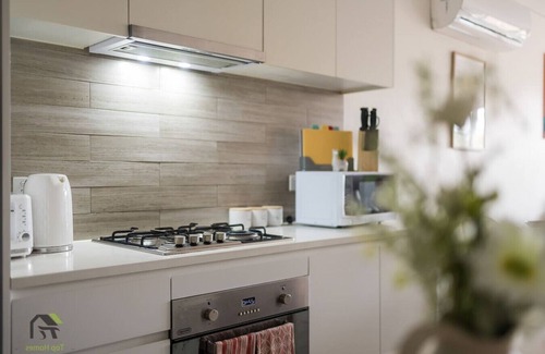 Homebush Apartment | Homebush3房可住7人配套厨房大公寓