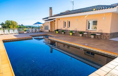 Sant Cebria de Vallalta Apartment | HomeHolidaysRentals Aube